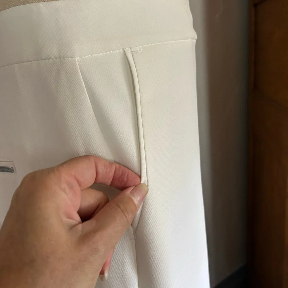 NWOT Wide Leg Crepe Capris in Winter White - Picture 11 of 12